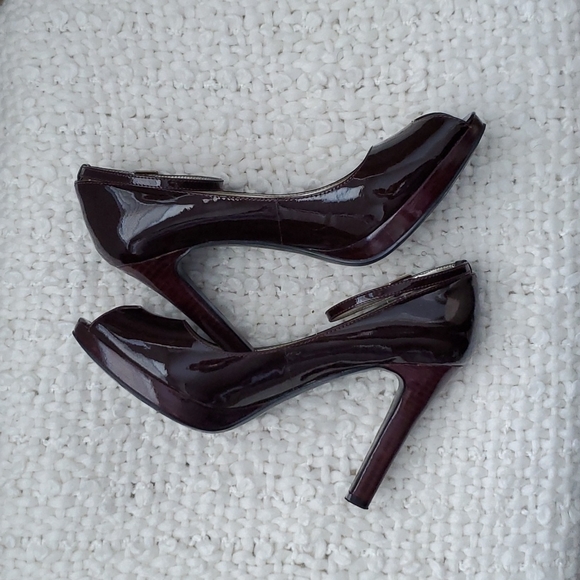 Heels - Picture 2 of 9